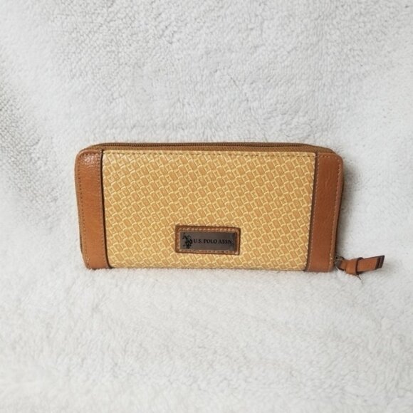 U.S. Polo Assn zip around wallet - Picture 1 of 6
